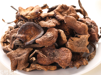 榛蘑的顏色 榛蘑是什么顏色的？