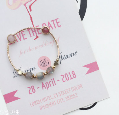 月光石是水晶嗎？月光石和水晶是一種嗎？