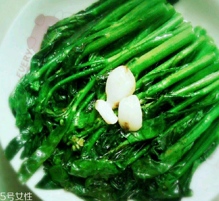 芥蘭炒飯?jiān)趺醋?？雞蛋怎么做成蛋炒飯？