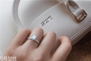 鉆戒和黃金戒指哪個(gè)好？鉆戒和黃金戒指哪個(gè)更保值？