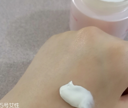 羽西白芍素顏霜怎么用？羽西白芍素顏霜要卸妝嗎