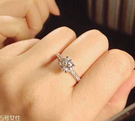 鉆戒和婚戒怎么一起戴？鉆戒和婚戒怎么同時(shí)戴？