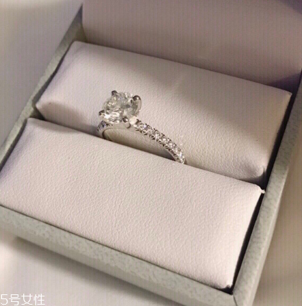 鉆戒和婚戒怎么一起戴？鉆戒和婚戒怎么同時(shí)戴？