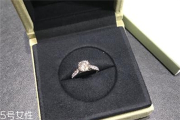 鉆戒和婚戒怎么一起戴？鉆戒和婚戒怎么同時戴？