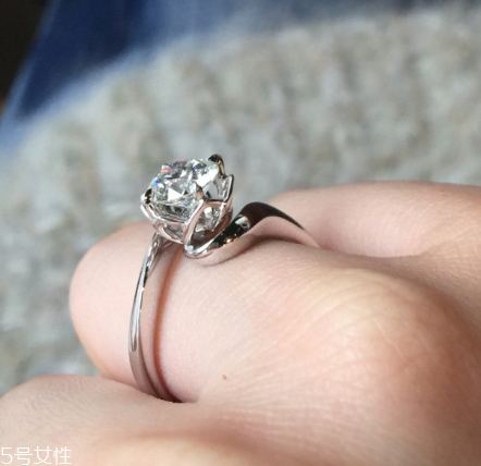 鉆戒戒托發(fā)黃怎么辦？鉆戒戒托發(fā)黃清洗方法