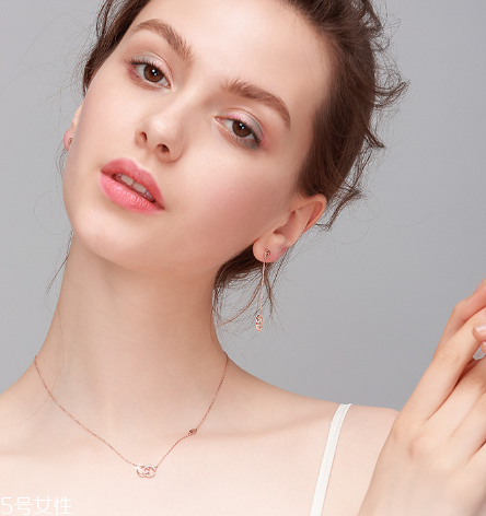 今年流行什么鎖骨鏈？鎖骨鏈流行什么款式？