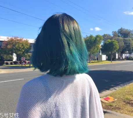 北極星發(fā)色在家自己怎么染 北極星發(fā)色能不漂發(fā)直接染嗎 北極星發(fā)色在家自己怎么染 北極星發(fā)色能不漂發(fā)直接染嗎