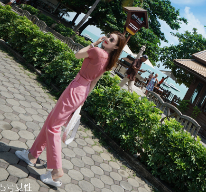 女裝粉色怎么搭配？粉色女裝搭配圖片