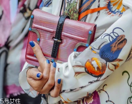 女裝粉色怎么搭配？粉色女裝搭配圖片