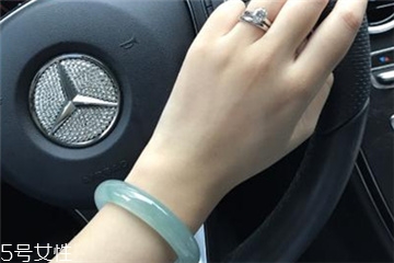 手鐲可以戴兩只手嗎？手鐲可以兩只手同時戴嗎？