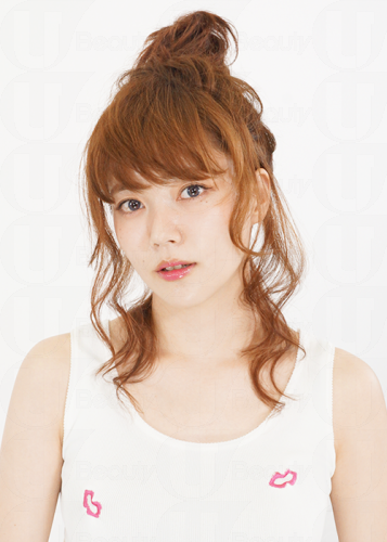 蓬松包子頭發(fā)型扎法圖解 包子頭的各種扎法圖解 蓬松包子頭發(fā)型扎法圖解 包子頭的各種扎法圖解