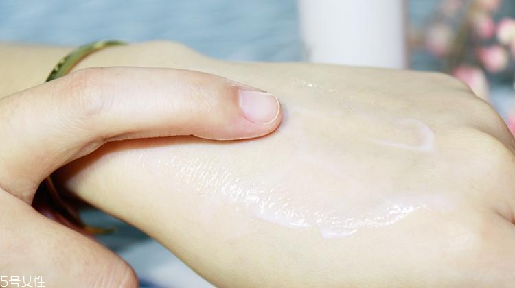 olay水感透白系列與水感透白臻粹系列哪個好？什么區(qū)別？