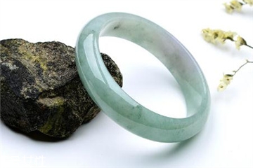 手鐲可以讓別人摸嗎？手鐲被別人摸了有影響嗎？