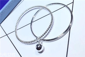 手鐲可以戴著洗澡嗎？手鐲洗澡要摘下嗎？