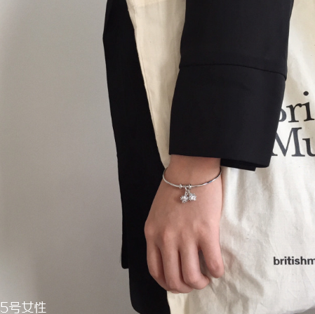 手鐲取不下來怎么辦？手鐲取不下來解決方法