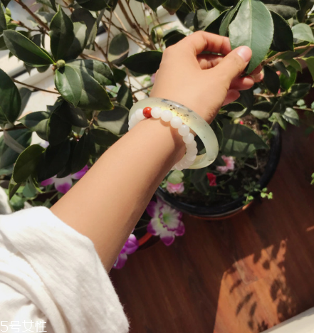 手鐲為什么不能戴左手？手鐲不能戴左手的原因