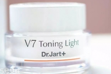 素顏霜太白怎么辦？素顏霜涂太白怎么改善？