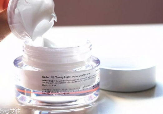 素顏霜太白怎么辦？素顏霜涂太白怎么改善？