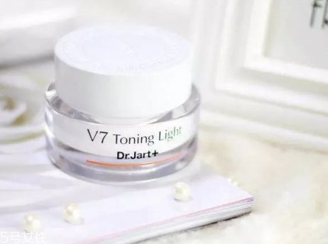 素顏霜太白怎么辦？素顏霜涂太白怎么改善？