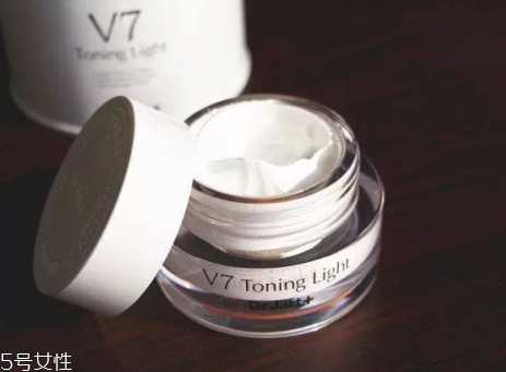 素顏霜太白怎么辦？素顏霜涂太白怎么改善？