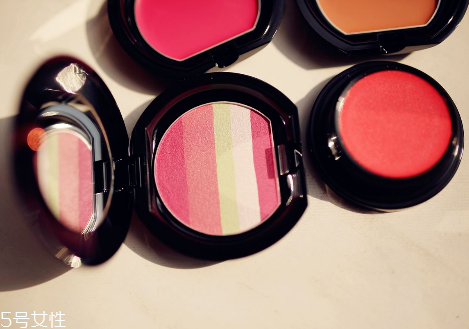 腮紅是定妝前還是定妝后打？