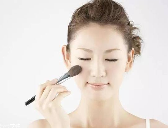 腮紅是刷在哪個(gè)位置？標(biāo)準(zhǔn)腮紅打在什么位置？