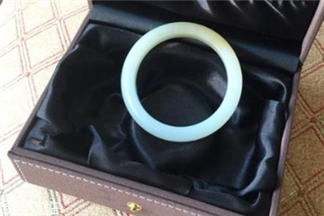 手鐲是圓的好還是扁的好？手鐲買圓的還是扁的？