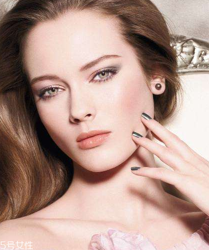 腮紅對(duì)皮膚有害嗎？腮紅對(duì)皮膚有哪些傷害？