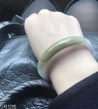 手鐲對(duì)身體有好處嗎？手鐲有哪些好處？