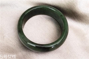 手鐲對(duì)身體有好處嗎？手鐲有哪些好處？