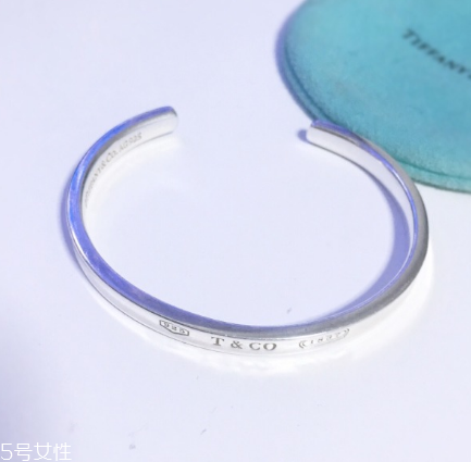 手鐲發(fā)黑是什么原因？手鐲為什么發(fā)黑？