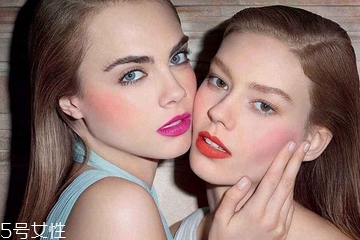 腮紅粉色還是橘色顯白？橘色腮紅和粉色腮紅哪個(gè)顯白？