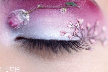 眼影是用什么做的？眼影是什么成分？