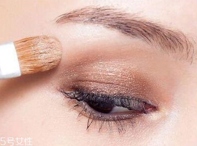 眼影是用什么做的？眼影是什么成分？