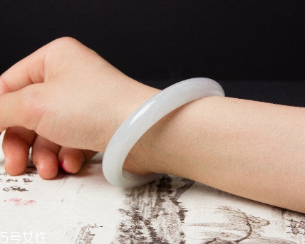 手鐲16號(hào)是多大？手鐲16號(hào)內(nèi)徑有多少厘米？