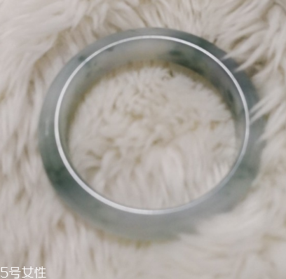 手鐲什么顏色好看？手鐲買哪種顏色好？