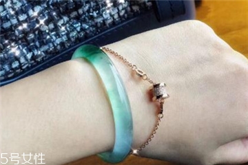 手鐲什么顏色好看？手鐲買哪種顏色好？