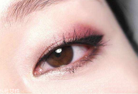 眼影會暈妝嗎？為什么眼影總是暈妝？