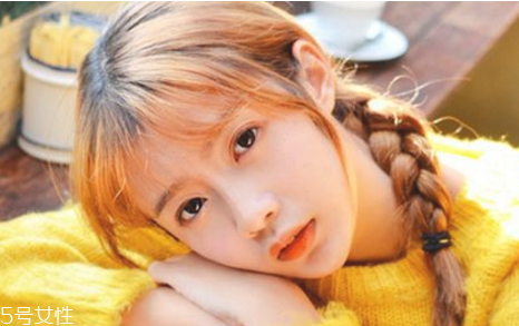 夏天皮膚油用什么護(hù)膚品 夏天油皮適合的護(hù)膚品 夏天皮膚油用什么護(hù)膚品 夏天油皮適合的護(hù)膚品