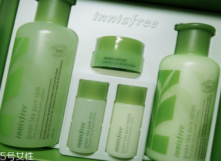 夏天皮膚油用什么護(hù)膚品 夏天油皮適合的護(hù)膚品 夏天皮膚油用什么護(hù)膚品 夏天油皮適合的護(hù)膚品