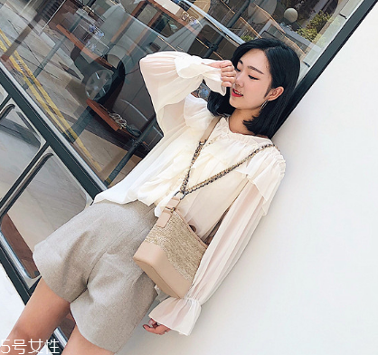 女生夏天背什么包？女生夏季包包搭配圖片