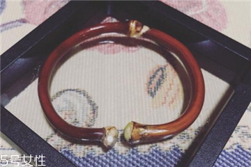 雞血藤手鐲可以碰水嗎？雞血藤手鐲沾水好嗎？