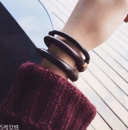 雞血藤手鐲一般多少錢？雞血藤手鐲市場(chǎng)價(jià)格