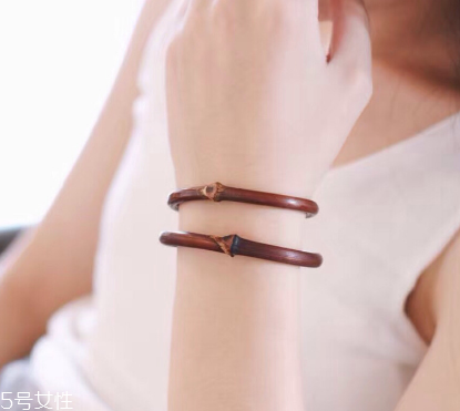 雞血藤手鐲有什么功效？雞血藤手鐲佩戴的好處