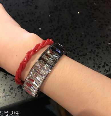 紅珊瑚手鏈真假鑒別 怎樣辨別紅珊瑚手鏈的真假？