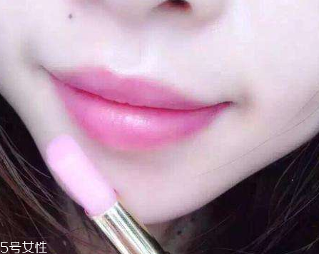 唇膏過敏怎么辦？唇膏過敏癥狀