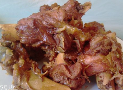 鹿肉和牛肉哪個(gè)好？鹿肉和牛肉哪個(gè)好吃些？