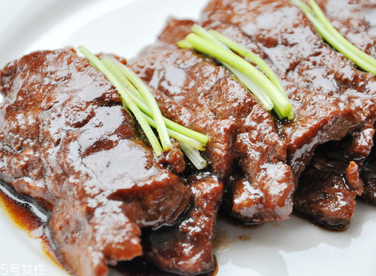 鹿肉和牛肉哪個(gè)好？鹿肉和牛肉哪個(gè)好吃些？