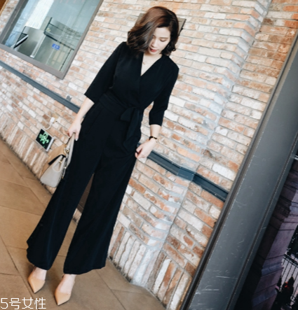 連體褲搭配什么鞋子好看？連體褲搭配訣竅