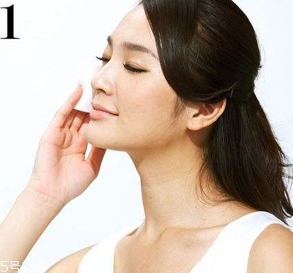 化妝水為什么要用化妝棉？化妝水可以不用化妝棉嗎？